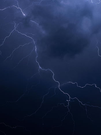 ฟ้าแลบ, ฝนฟ้าคะนอง, ท้องฟ้ายามค่ำคืน, สายฟ้าฟาดสดใส, เมฆพายุ, การปล่อยไฟฟ้า, ปรากฏการณ์บรรยากาศ, การแสดงแสงธรรมชาติ, พายุ, เมฆดำ, การถ่ายภาพพายุฝนฟ้าคะนอง