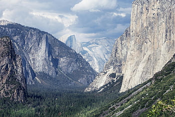 bílé kamenné hory, Yosemitský národní park, tyčící se útesy, svěží údolí, dechberoucí výhled, přírodní krajina, horské scenérie, půl kopule, Žulové útesy, zalesněné údolí, Venkovní krása