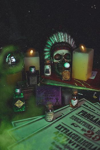 décorations d'halloween, atmosphère étrange, bougies, crâne, potions mystiques, Thèmes d'Halloween, Configuration effrayante, Accessoires d'Halloween, affichage de halloween, Ambiance d'Halloween, Configuration d'Halloween