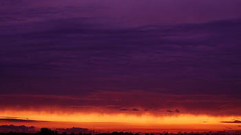 Sonnenuntergang, Silhouette, Bäume, dunkler Himmel, Dämmerung, lila Töne, Orangetöne, Himmels mit Hintergrund beleuchtet, atemberaubender Sonnenuntergang, Abendlandschaft, Twilight -Szene