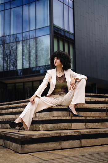 módní redakční, Umělecká pozice, Současný styl, vysoce módní, Avantgardní fotografie, Minimalistická estetika, Moderní elegance, Kreativní hnutí, Surrealing Fashion, Koncepční portrét, studiové fotografie