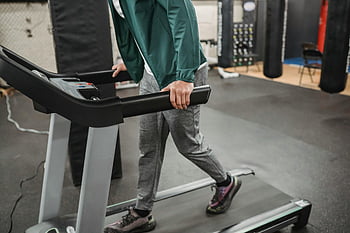 muž chůze, běžecký pás, tělocvična, sportovní oblečení, cvičení, Moderní tělocvična, zdatnost, krytý, zdraví, výcvik