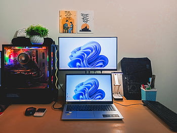 Moderne arbejdsområde, to skærme, computer skrivebord, Organiseret opsætning, ren reception, dhaka, bærbar, stationær computer, kontor opsætning, arbejdsområde design, Teknisk opsætning