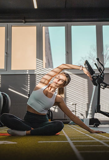 zdatność, siłownia, kobieta, rozciąganie, rozciągać, wellness, ćwiczenie, trening, joga, medytacja, relaks