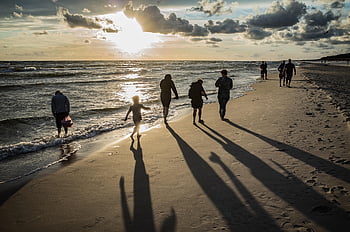 beach, people, sea, sand, footprints, walking, strolling, by The Beach, silhouettes, shadows, backlighting