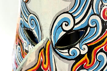 タイのマスク、 カラフルなマスク、 伝統的なタイ、 複雑な模様、 鮮やかな色、 閉じる、 色とりどりの絵、 文化芸術、 装飾マスク、 芸術的なデザイン、 文化遺産