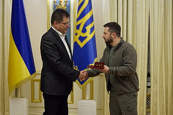 Ukraine, Kyiv, Zelenskyy, President Volodymyr Zelenskyy, Janez Lenarčič, state award, humanitarian aid, European Union, Crisis Management, flag, handshake
