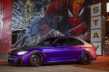 Purple BMW M3, Peinture murale Spiderman, art urbain, conception automobile, scène de nuit, peinture murale dynamique, voiture garée, bmw m3, voiture mauve, paysage urbain, art de rue