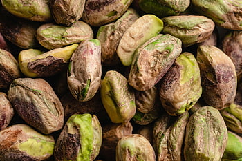 pistacchi, Pistacchi verdi, pistacchi marroni, Pistacchi non veste, colpo di macro, tessitura naturale, Colori di pistacchio, Pistacchio primo piano, gusci di pistacchio, Dettagli del pistacchio, Fotografia a pistacchio