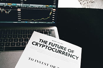 Tendenze del mercato delle criptovalute, il computer portatile, documento analitico, futuro della criptovaluta, investire, Analisi di mercato, dati finanziari, grafico commerciale, Ricerca sugli investimenti, tecnologia, finanza