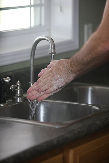 umýt ruce, ruční praní, mýdlo, hygiena, praní, ruce, kůže, zdraví, wellness, Šedé zdraví, Šedé wellness