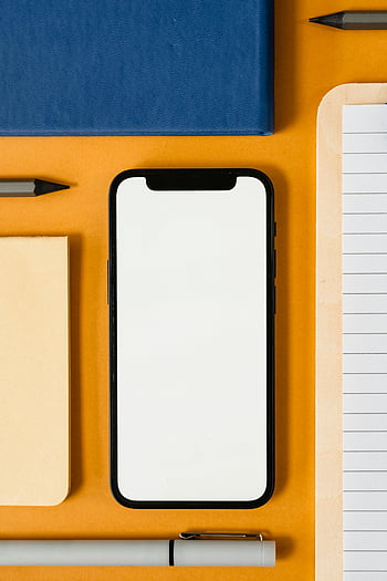 flatlay, smarttelefon, kontorrekvisita, saker, gul overflate, toppvisning, Kontorrelaterte design, notepad, penn, blyant, notisbok