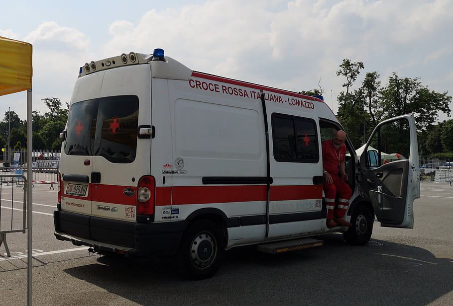 renault, mistr, záchranná služba, croix rouge, Italský červený kříž, Lomazzo, nouzové vozidlo, lékařskou službu, zachránit, zdravotní péče, dobrovolník