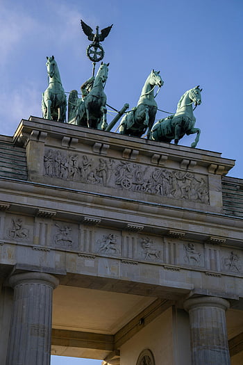 Brandenburg Gate, horse statues, neoclassical architecture, Berlin, iconic landmark, quadriga, historical monument, German history, stone carvings, architectural details, cityscape view