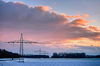 pole, Příroda, Stožáry vysokého napětí, trakční vedení, západ slunce, sníh, zimní, mraky, horizont, stromy, bavaria