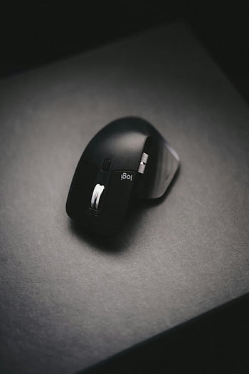mouse nirkabel hitam, Desain Ergonomis, Desain ramping, desain modern, mouse komputer, permukaan hitam, teknologi nirkabel, tikus ergonomis, tikus hitam, aksesori komputer, mouse logitech