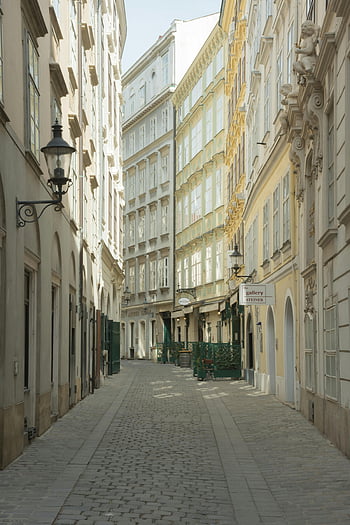 Vídeň, Úzká ulice města, historické architektury, dlážděné ulice, Rakouské městské panoráma, Evropské ulice, Nadčasová elegance, městské krajiny, Vídeň Rakousko, pouliční fotografie, architektonické krásy