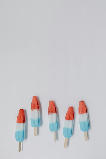 fladt læg, popsicles, rød hvid blå, sommer godbidder, dessert, madfotografering, kopiere plads, minimalistisk, popsicle sticks, frosne godbidder