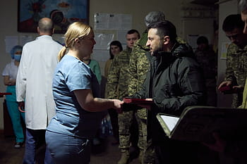 Ukrajina, Region Donetsk, Zelenskyy, Prezident Votodymyr Zelskyy, Vojenská nemocnice, zdravotnický personál, ocenění, zraněné obránce, chirurgického týmu, Státní ocenění, přední linie