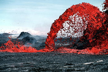 vybuchování lávy, Denní erupce, Vibrující červená láva, sopečná erupce, členitá krajina, tekoucí láva, přírodního jevu, lávový proud, sopečná činnost, sopečné krajiny, lávové pole