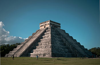 el castillo, chichen itza, Maya -arkeologinen paikka, Meksiko, pyramidi, ihmiset kävelevät, ikoninen maamerkki, muinainen sivilisaatio, matkakohde, Historiallinen sivusto, sinitaivas