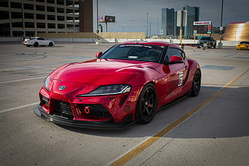toyota supra, piros sportkocsi, városi környezetben, luxus autó, teljesítményszállító jármű, parkoló, karcsú dizájn, városkép háttér, modern sportautó, Autórajongók, autóipari fotózás