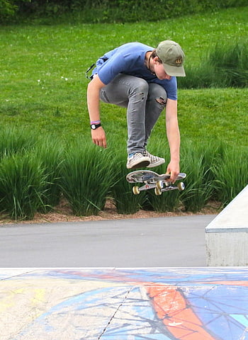 bruslař, skok, skateboard, jízda na bruslích, brusle, skateboardista, sport, halfpipe, skateboarding, skatepark, chlapec