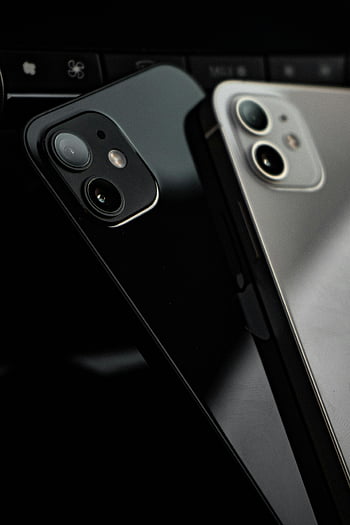 スマートフォン、 クローズアップ写真、 現代の技術、 スタイリッシュなスマートフォン、 カメラレンズ、 黒いスマートフォン、 銀のスマートフォン、 テクノロジーデバイス、 ハイテクガジェット、 携帯電話、 クローズアップショット