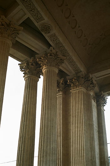 colonne ornate, intagliato in modo intricato, colonne di pietra, soffitto decorato, architettura classica, avvicinamento, dettagli architettonici, architettura storica, Progettazione della colonna, decorazione del soffitto