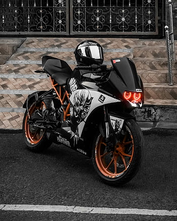 motorka, ulice, černý motocykl, mumbai, moderní design, živá kola, zaparkovaná motorka, Stylová motorka, oranžová kola, městské scény