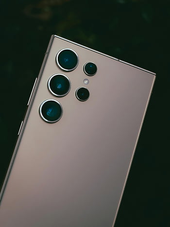 smartphone, multiple lens camera, modern smartphone, low light, detailed view, camera setup, back of smartphone, smartphone camera, technology, mobile device, electronics