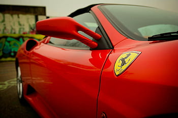 červené ferrari kupé, luxusní sportovní auto, elegantní design, den helder, Nizozemí, detail, červené auto, logo ferrari, sportovní vozidlo, špičkový automobil, Den Helder Nizozemsko