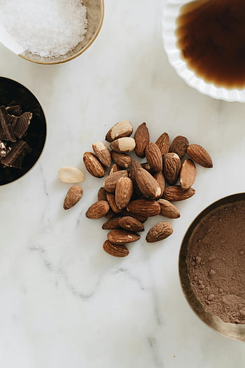 mandle, čokolády, kakao, čokoládové ingredience, mramorový povrch, lákavá podívaná, ořechy, kakaový prášek, sůl, Dezertní ingredience, fotografování potravin