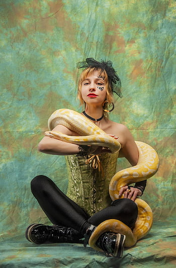 pose, show, python, the Trainer, snakes, serpentarium, circus, snake, terrarium, reptiles, nature