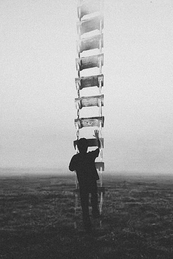 tonuri de gri, Scara de urcare a persoanei, Imagine conceptuală monocromă, urcând în ceață, scara spre cer, atmosferă ceață, fotografie alb-negru, fotografie artistică, imagine suprarealistă, scena în aer liber, figură solitară