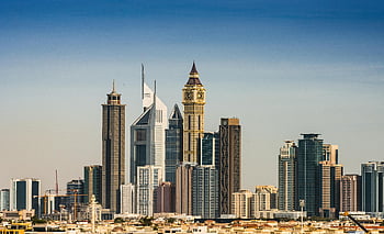 أفق دبي،  ناطحات السحاب الحديثة،  مقاطعة مالية،  سماء صافية،  منظر بانورامي،  المباني الأيقونية،  دبي الإمارات،  المشهد الحضري،  سيتي سكيب،  المباني الشاهقة،  وسط مدينة دبي