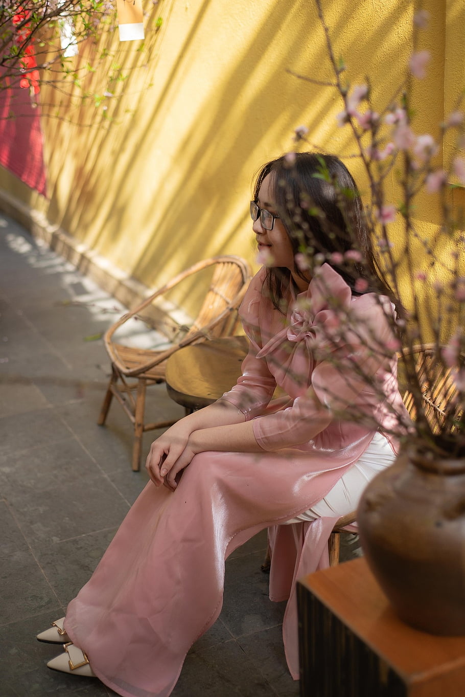 woman, dress, cafe, leisure, alone, girl, female, person, sitting