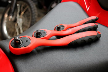 socket wrench, black and red, motorcycle seat, close-up, red wrench, black wrench, tools, mechanical tools, repair tools, motorcycle tools, wrench set