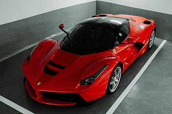 červené ferrari, supercar, Vnitřní garáž, luxusní auto, výkonné vozidlo, elegantní design, zaparkované uvnitř, špičkový automobil, sportovní auto, červené sportovní auto, ferrari laferrari