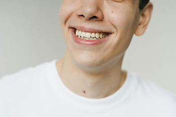 Lächeln, Nahansicht, junger Mann, Zähne, Ausdruck, weißes Hemd, glücklich, Gesicht, Porträt, heiter, Zahngesundheit