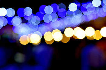 photographie de bokeh, Bokeh abstrait, bleu vibrant, Lumières de la ville orange, photographie de nuit, lumières de la ville, effet bokeh, scène de nuit, bokeh coloré, bokeh urbain, bokeh de nuit