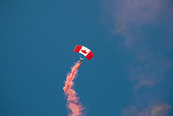 パラシュート、 空挺部隊、 空、 カナダ、 カナダの旗、 煙、 軍事、 軍、 スカイダイバー、 スカイダイビング、 戦士