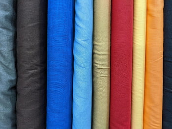 barevné látky, Závalné tkaniny, Skládané tkaniny, různé textury, detailní pohled, pole barev, barevné tkaniny, Textilní textury, barvy tkaniny, Textilní barvy