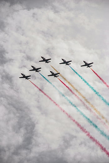 jet, Tampilan udara berwarna -warni, jalur asap, langit mendung, presisi, keterampilan penerbangan, kinerja udara, Formasi jet, pertunjukan udara, Tampilan Penerbangan, Seni Penerbangan