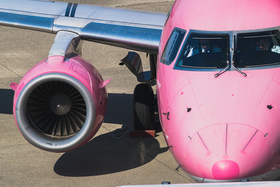 Embraer ERJ-175, JA03FJ, Fuji Dream Airlines, Růžové letadlo, motor, Nos letadla, komerční letadla, letiště asfalt, kokpitu letadla, tryskový motor, konstrukce letadla
