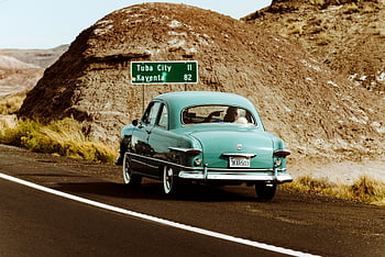 teal volkswagen bogár, Klasszikus szüreti autó, festői sivatagi táj, Arizona, Tuba város, Kayenta, kirándulás, vintage autó, sivatagi úton, festői meghajtó, klasszikus autó