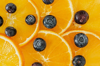 orange skiver, blåbær, levende farver, sund kost, ovenfra, friske frugter, orange og blåbær, frugtskiver, sund mad, frugtfotografering, frugt arrangement