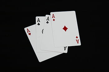 cartas de baralho, close-up tiro, Quatro ases, fundo preto, jogo de cartas, ás de corações, ás de Espadas, ás de clubes, ás de diamantes, cartas de poker, arranjo de cartões