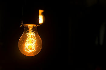 gul lampa, tapplampa, glödande glödtråd, upplyst glödlampa, mörk bakgrund, närbildsvy, varmt ljus, tappning belysning, glödtråd, retrolampa, omgivande belysning