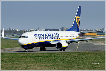 Ryanair, Boeing 737-800, EI-FOI, Warsaw, Chopin Airport, Poland, Europe, airplane, runway, aviation, travel